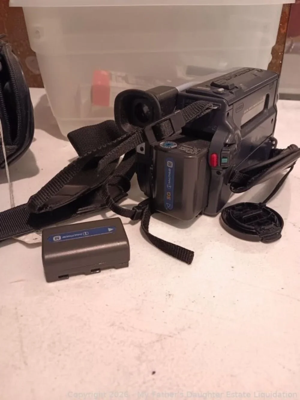 Sony Handycam DCR-TRV140E 2 Batteries Leather Bag